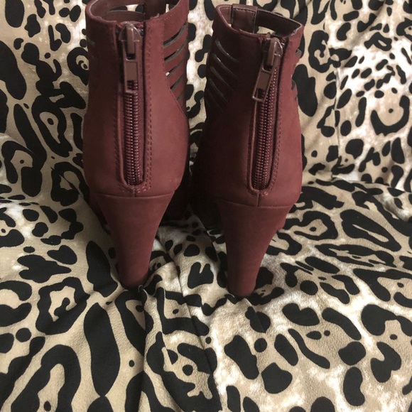 Burgundy heel - Picture 3 of 7